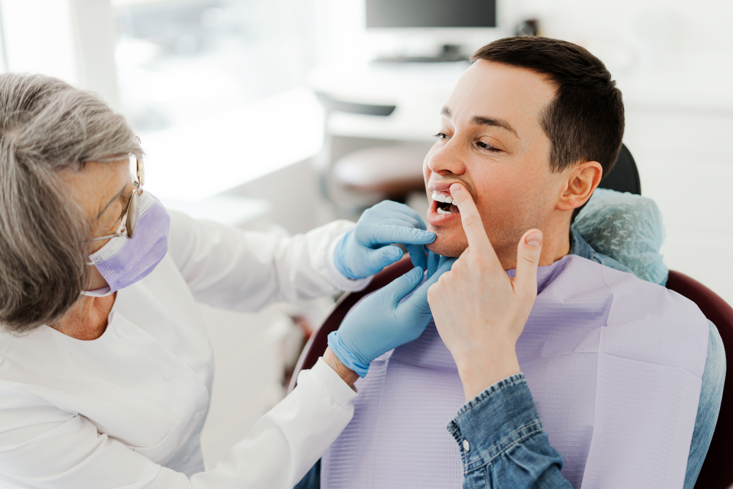 emergency root canal dentist visiting patient